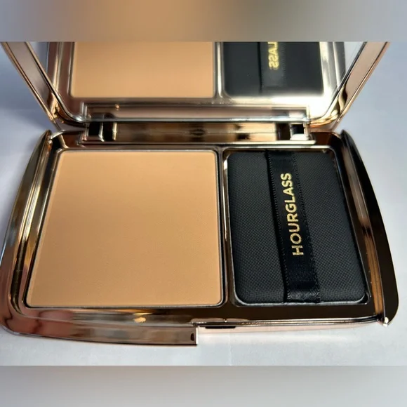 NWT🌷Hourglass Vanish Airbrush Pressed Powder in “Translucent Tan”